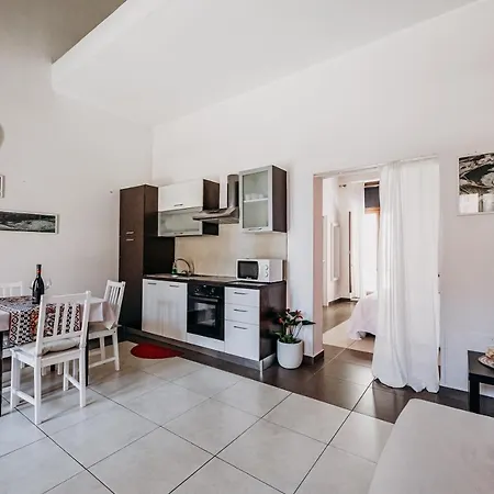 Kyanos Apartment *