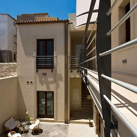 Kyanos Apartment *